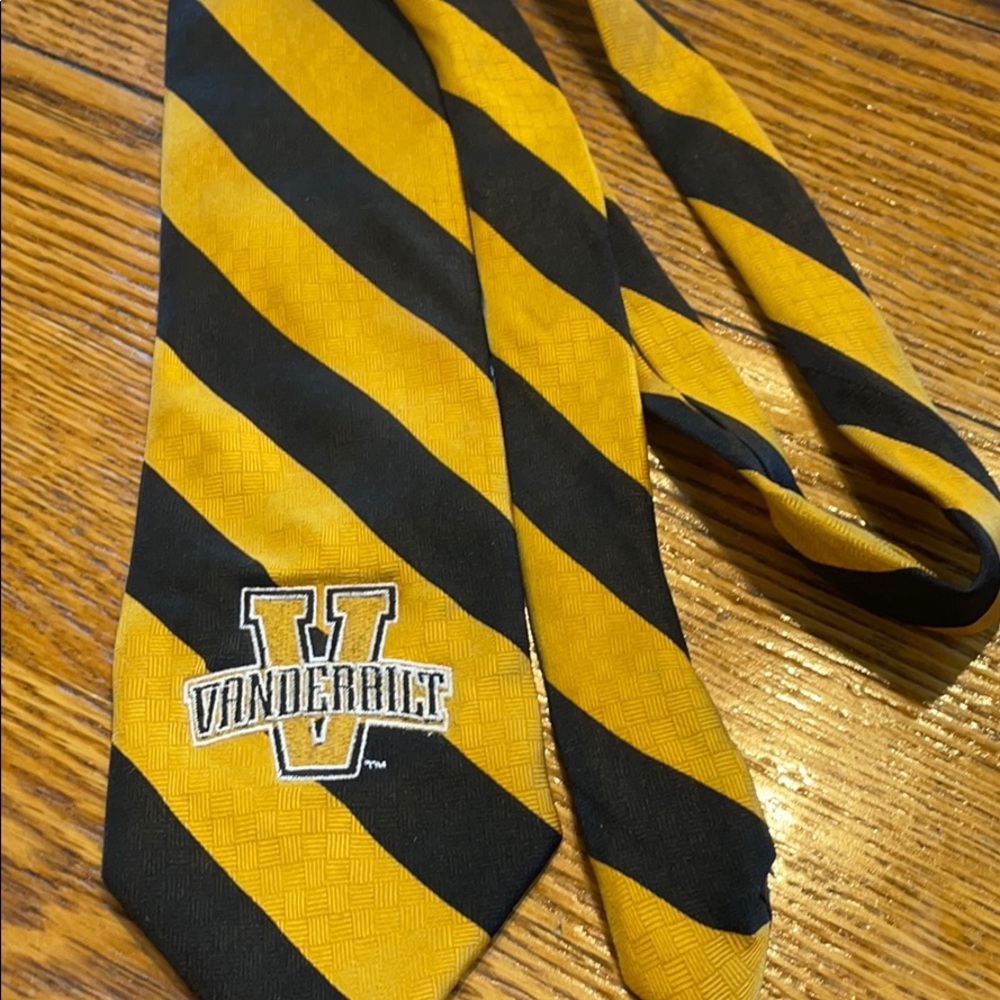 Merge Left brand Vanderbilt emblem Men’s necktie, gold/black.